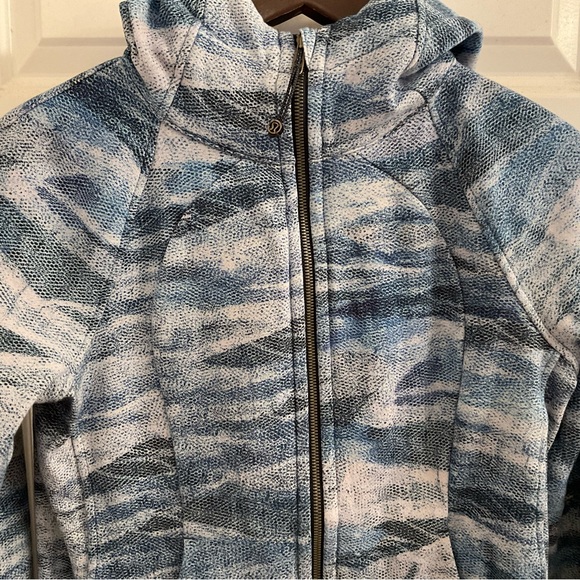 Lululemon Scuba Hoodie - Size 10 - Mesh Scape Multi - Picture 5 of 9